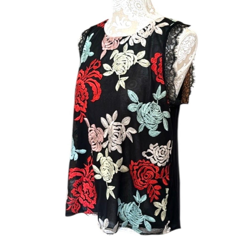 💥3/$12 SALE💥 Embroidered floral tank